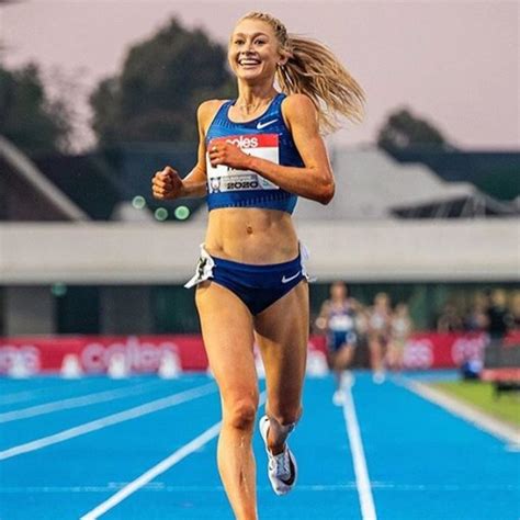¿Dónde y cuándo comenzó la carrera de Jessica Hull? - Sujeto